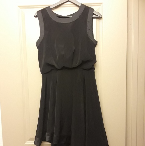 Romeo & Juliet Couture Dresses & Skirts - Romeo & Juliet Couture Sleeveless Dress